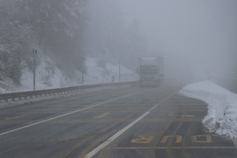 Bolu’da, ulaşıma kapanan Karabük-Gerede yolu 4 saatin sonunda açıldı