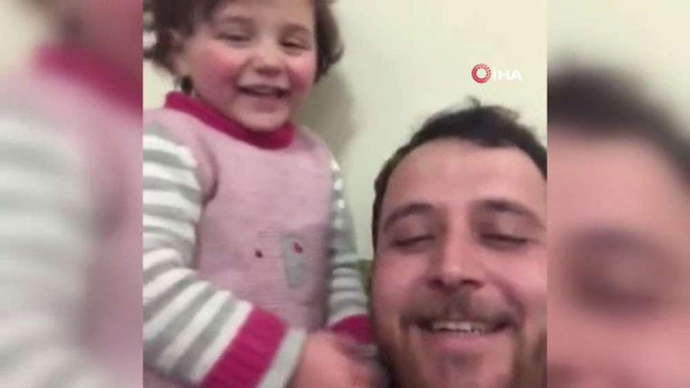 Bomba sesleri arasında en acı kahkaha