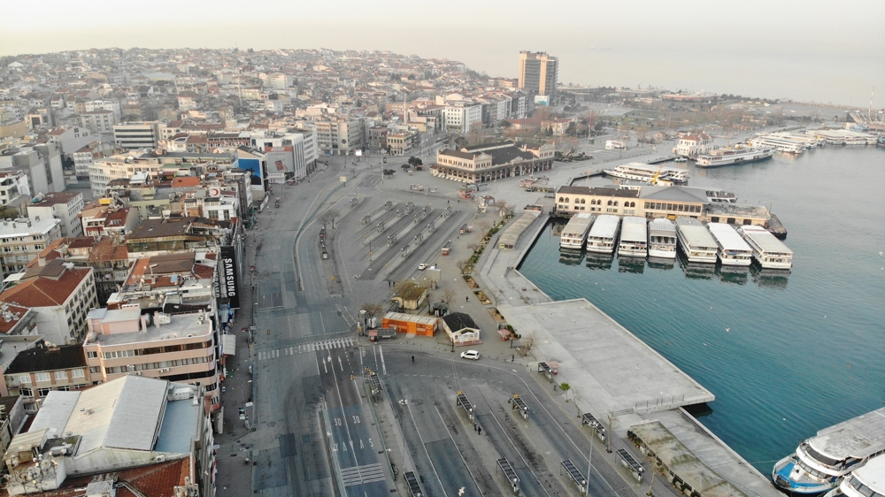Boş kalan Kadıköy Meydanı havadan görüntülendi