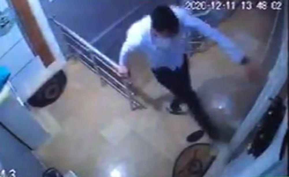 Boşandığı eşine dehşeti yaşattı: O anlar kamerada