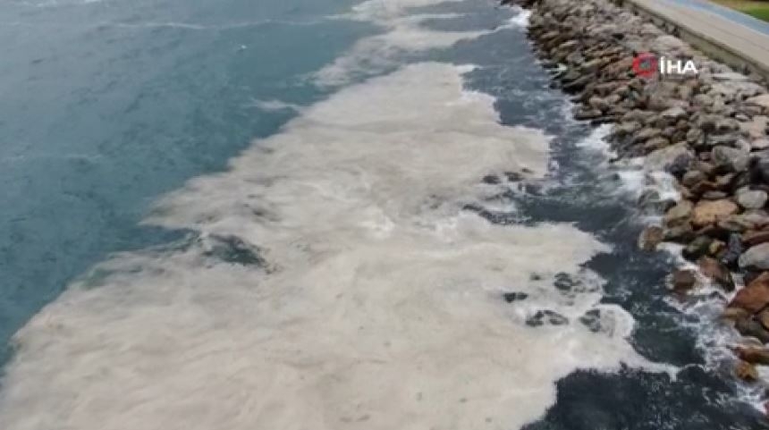 Bostancı Sahili’nde deniz salyası yoğunluğu su altı kamerasıyla görüntülendi