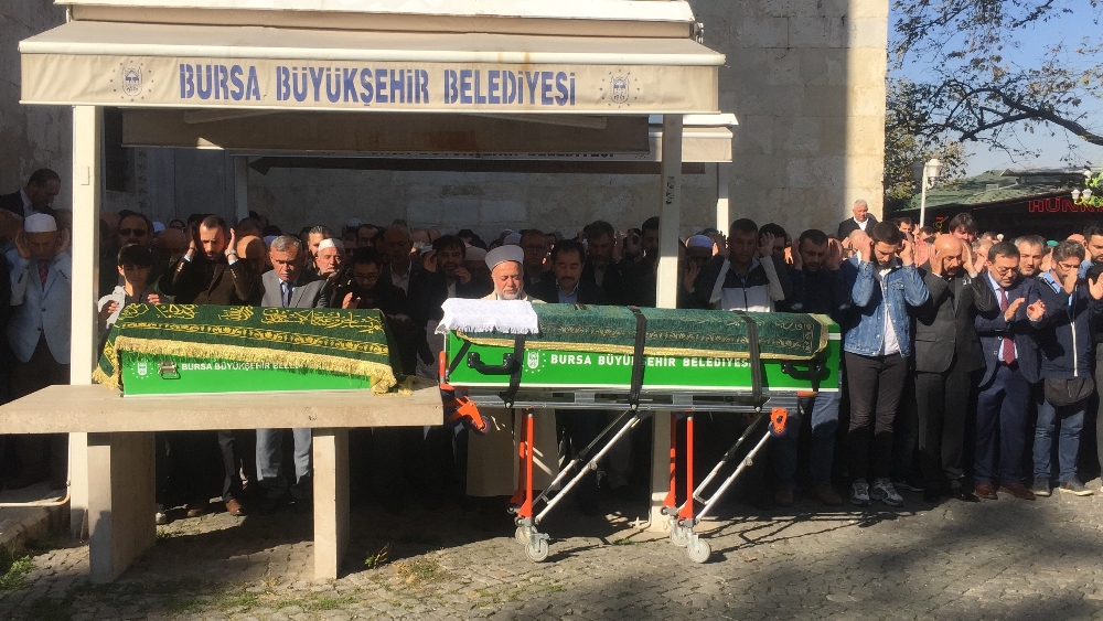 Bu Acıya Yürek Dayanmaz: Oğlu Ve Torununa Veda Etti