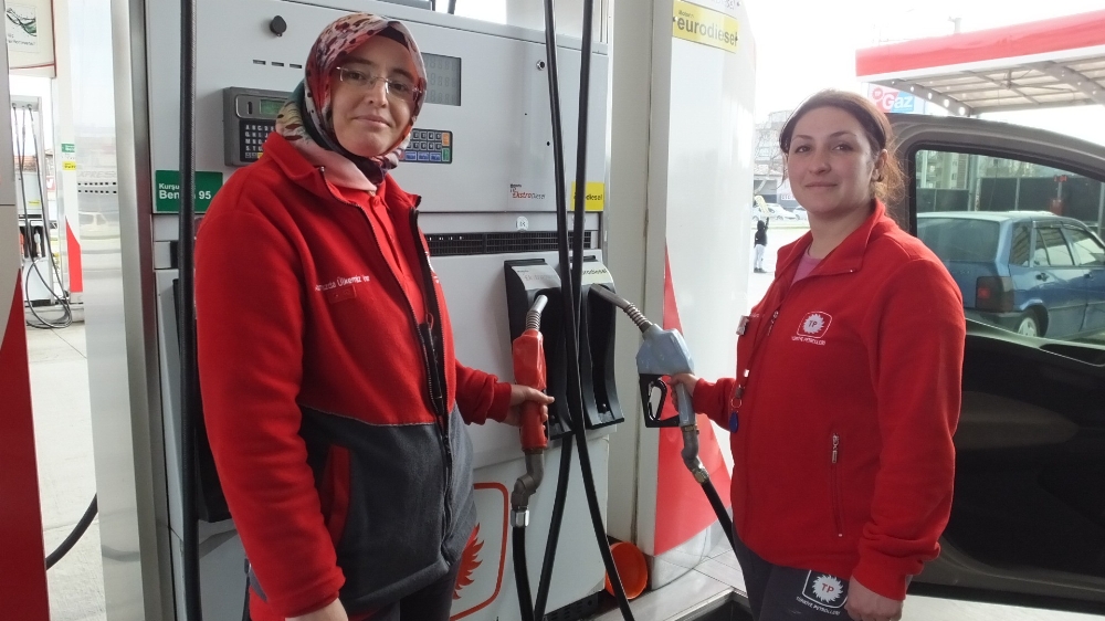 Bu akaryakıt istasyonu kadınlara emanet