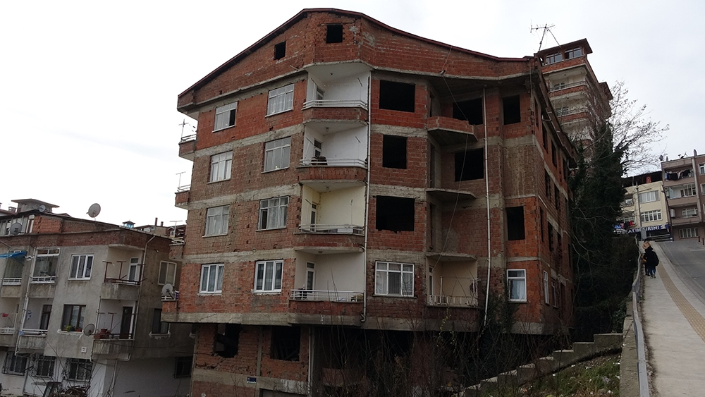 Bu binada 3 günde 8 kere yangın çıktı