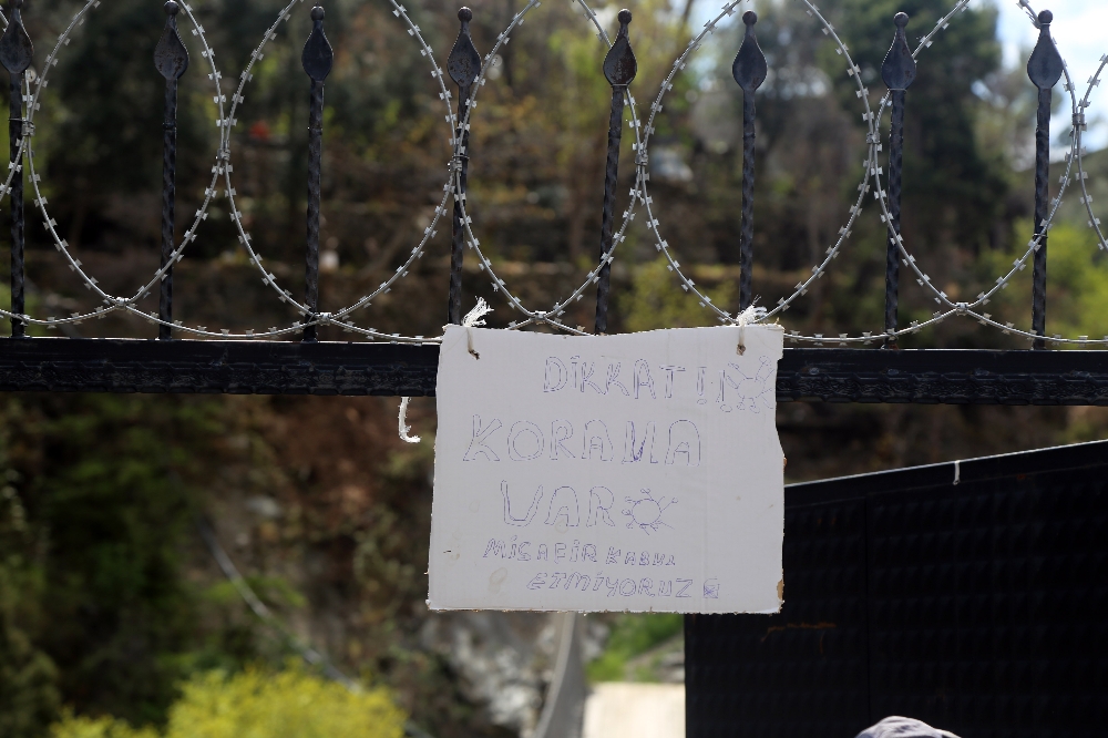 Bu köy kendinden izole