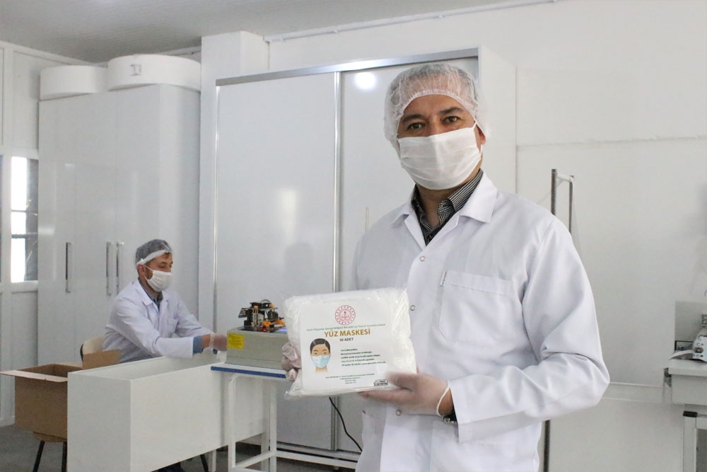 Bu meslek lisesi ultraviyole ışınlarla ‘cerrahi maske’ üretti