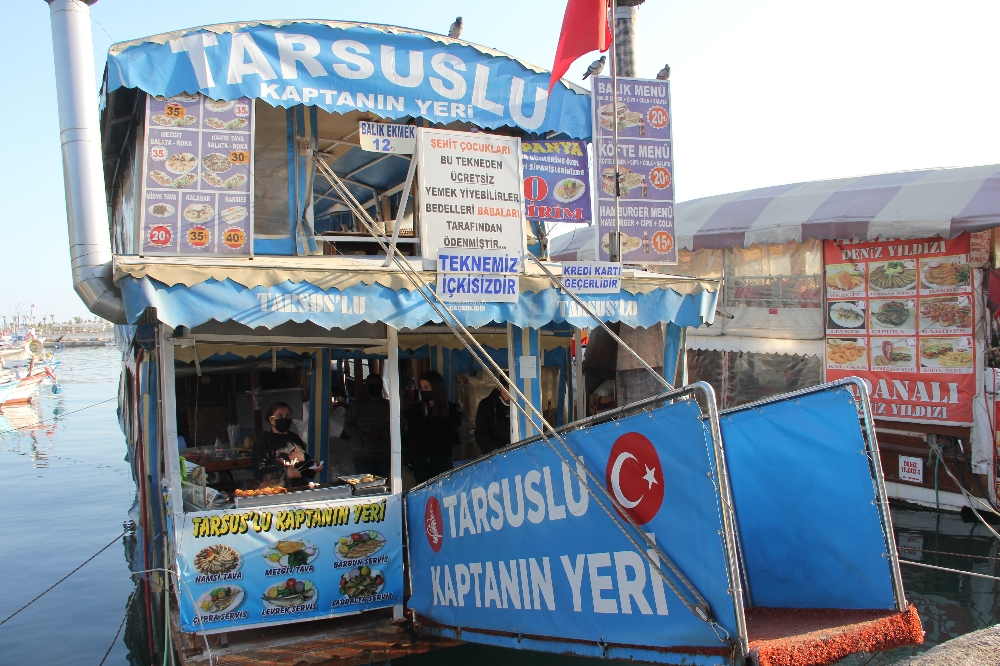 Bu teknede balık ekmek şehit çocuklarına bedava