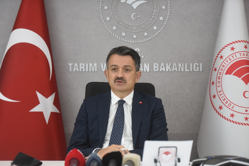 “Bu yıl kuru üzüm fiyatını 12 buçuk liranın altına düşürmeyeceğiz”