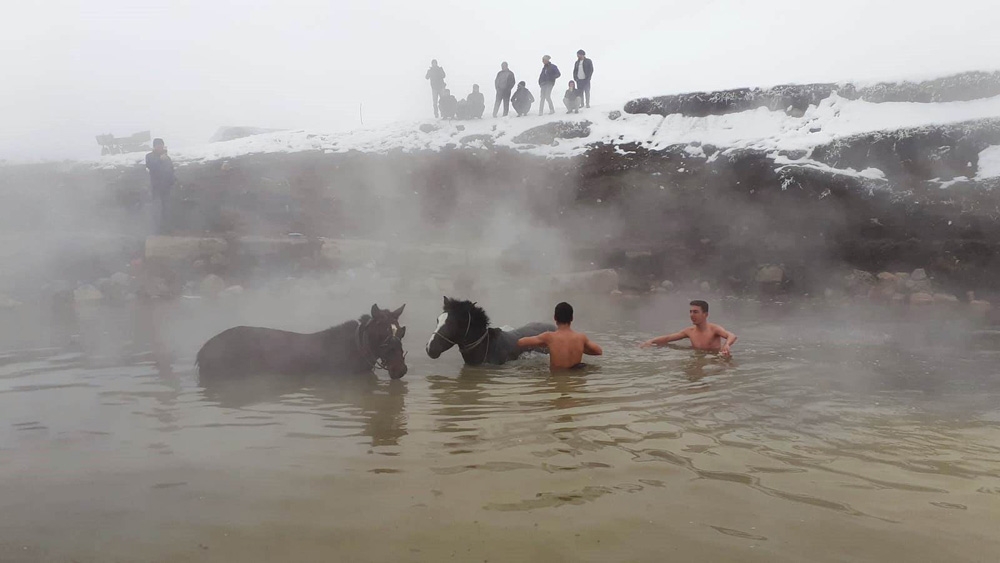 Budaklı Kaplıcası fotoğrafçıların akınına uğruyor