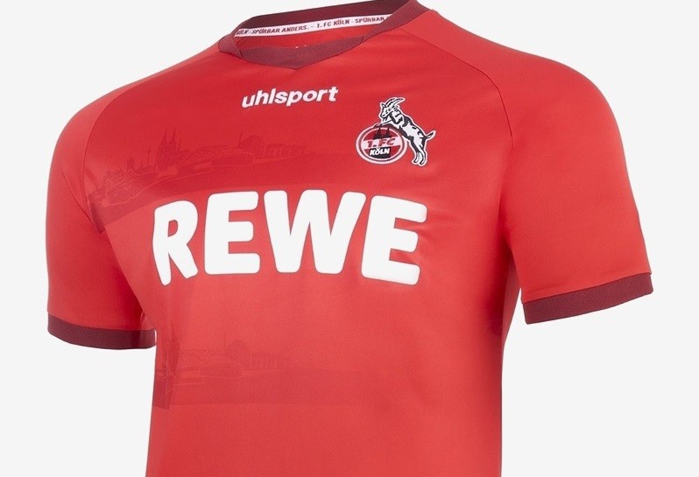 Bundesliga ligindeki FC Köln kulübünün formasında cami silüeti