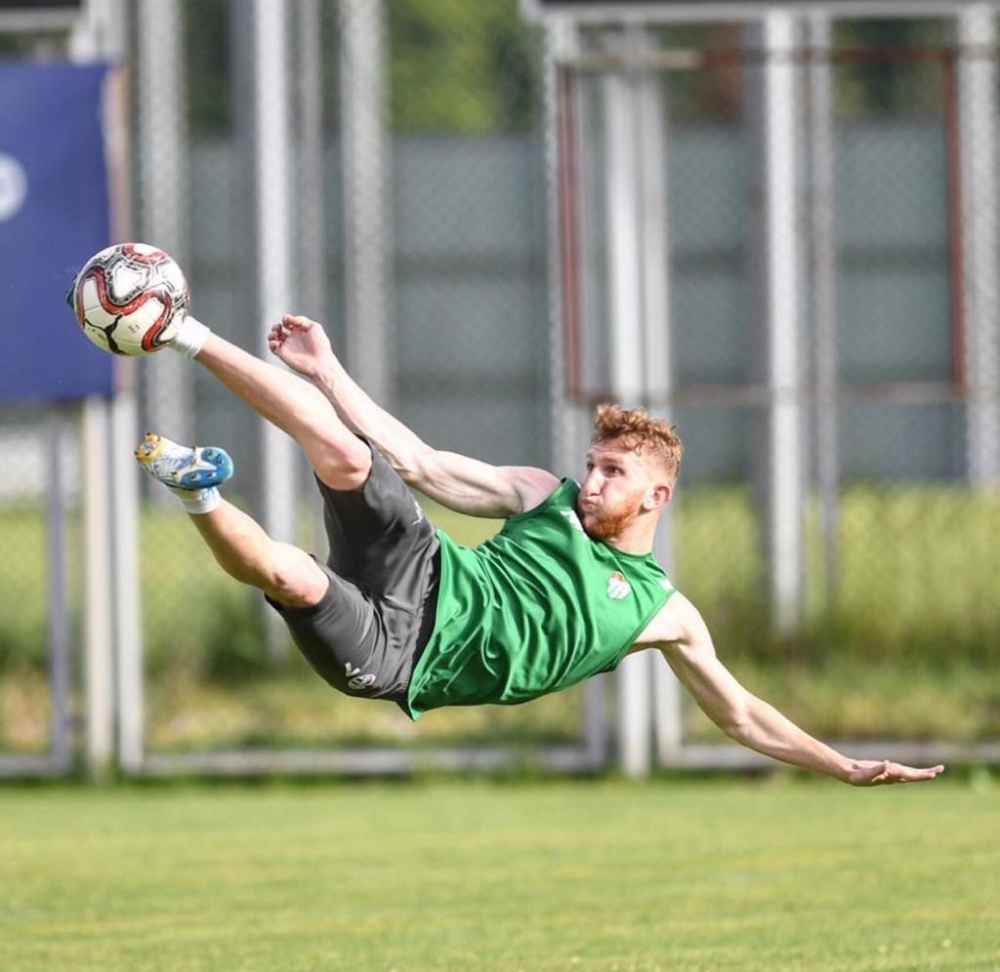 Burak Kapacak’a kancayı taktılar