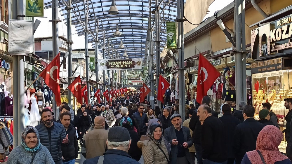 Bursa Kapalı Çarşı kapılarını açtı