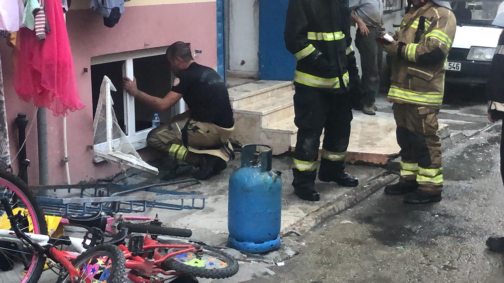 Bursa’da 5 katlı binadaki yangında korku dolu anlar yaşandı