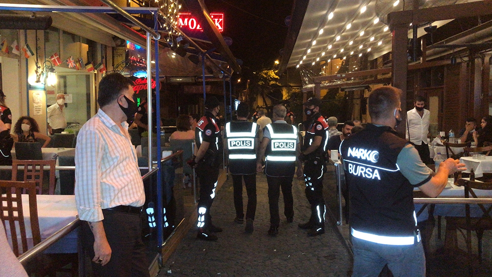 Bursa’da 500 polisle eğlence mekanlarına korona virüs uygulaması