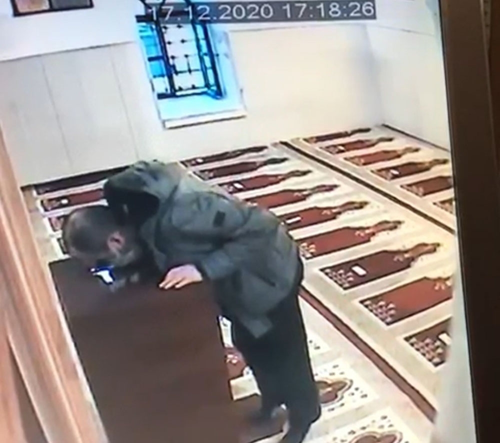 Bursa’da cami kasasından özel aparatla para çaldı