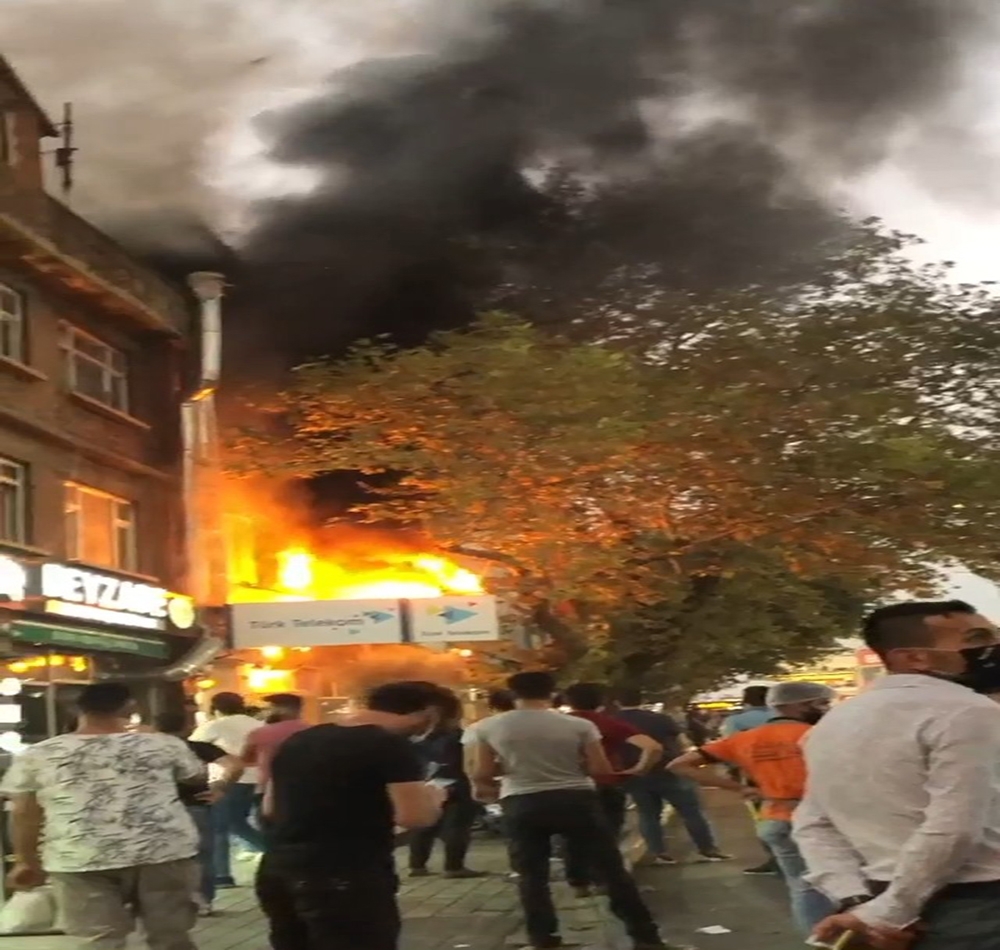 Bursa’da dönerci dükkanı alev alev yandı