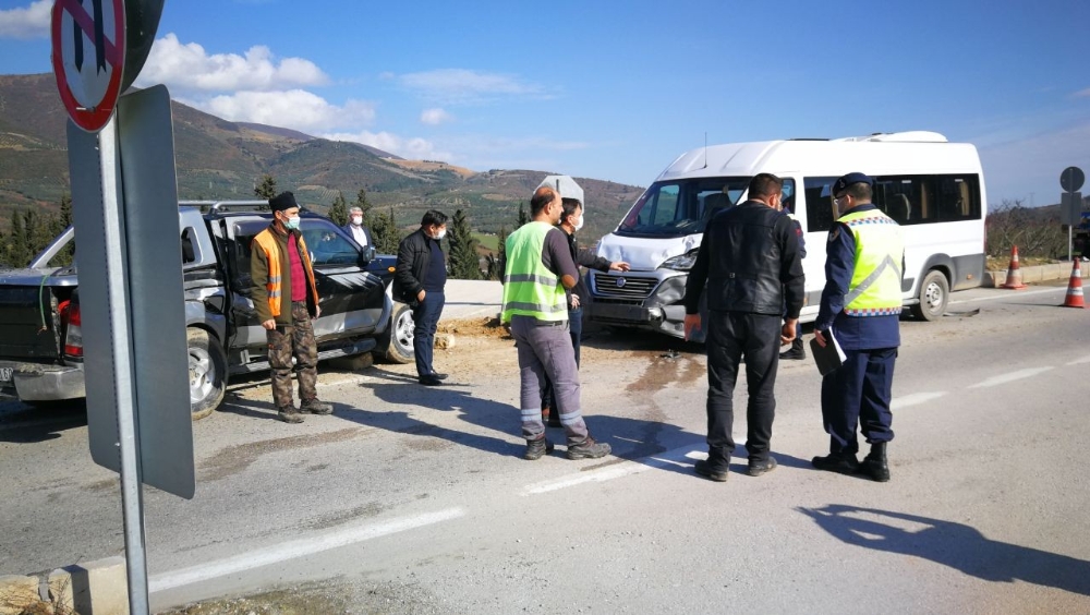 Bursa’da engelli öğrencileri taşıyan servis kaza yaptı, öğrenciler ölümden döndü