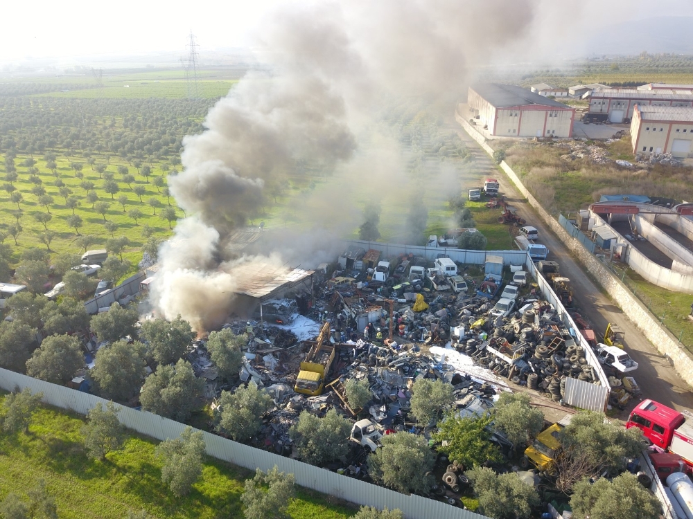 Bursa’da geri dönüşüm fabrikasında korkutan yangın