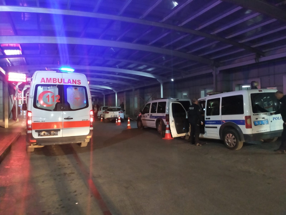 Bursada Kapıcı Ve Yönetici Kavgasında Baltalar Konuştu: 1 Polis Yaralı