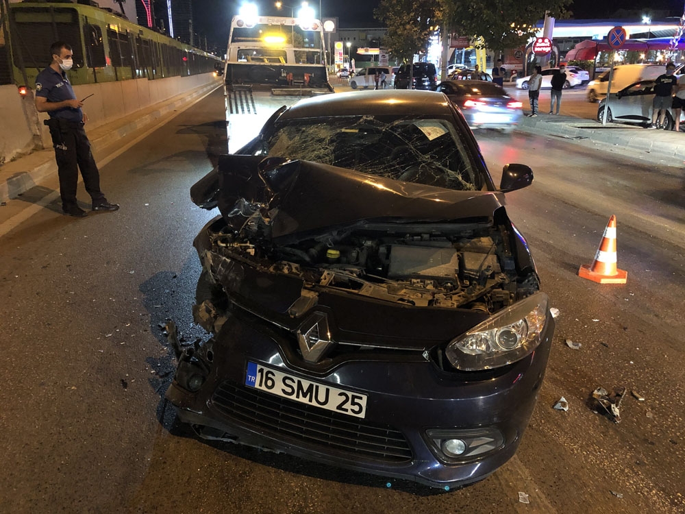 Bursa’da Otomobil minibüse arkadan çarptı: 6 yaralı