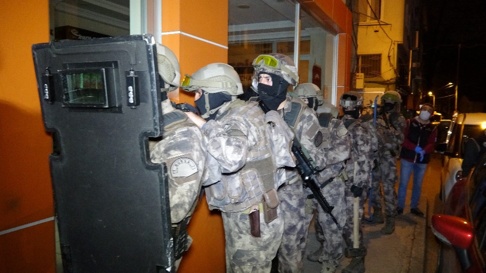 Bursa’da şafak operasyonu: Mahalle ablukaya alındı