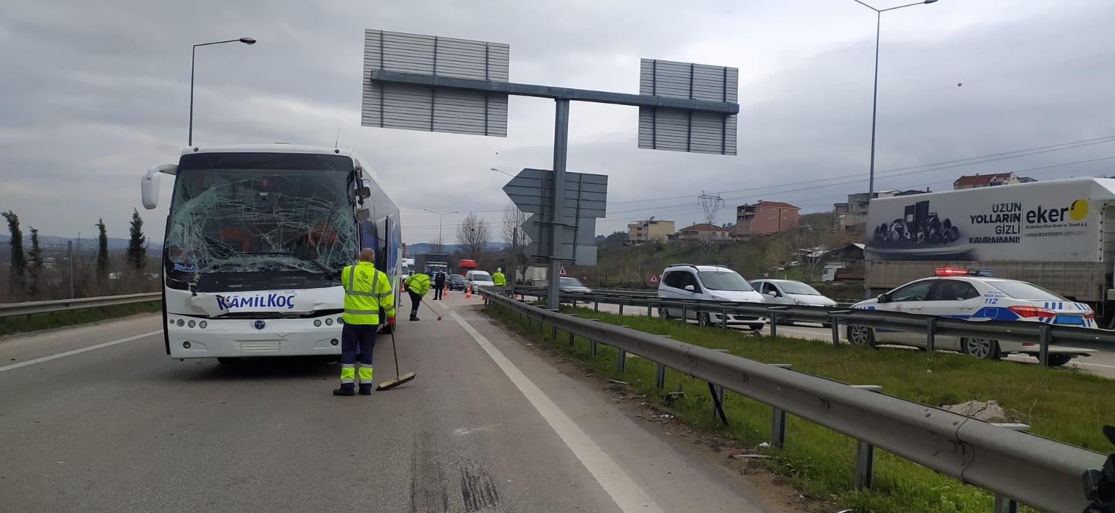 Bursa’da şehirler arası yolcu otobüsü tırla çarpıştı: 4 yaralı