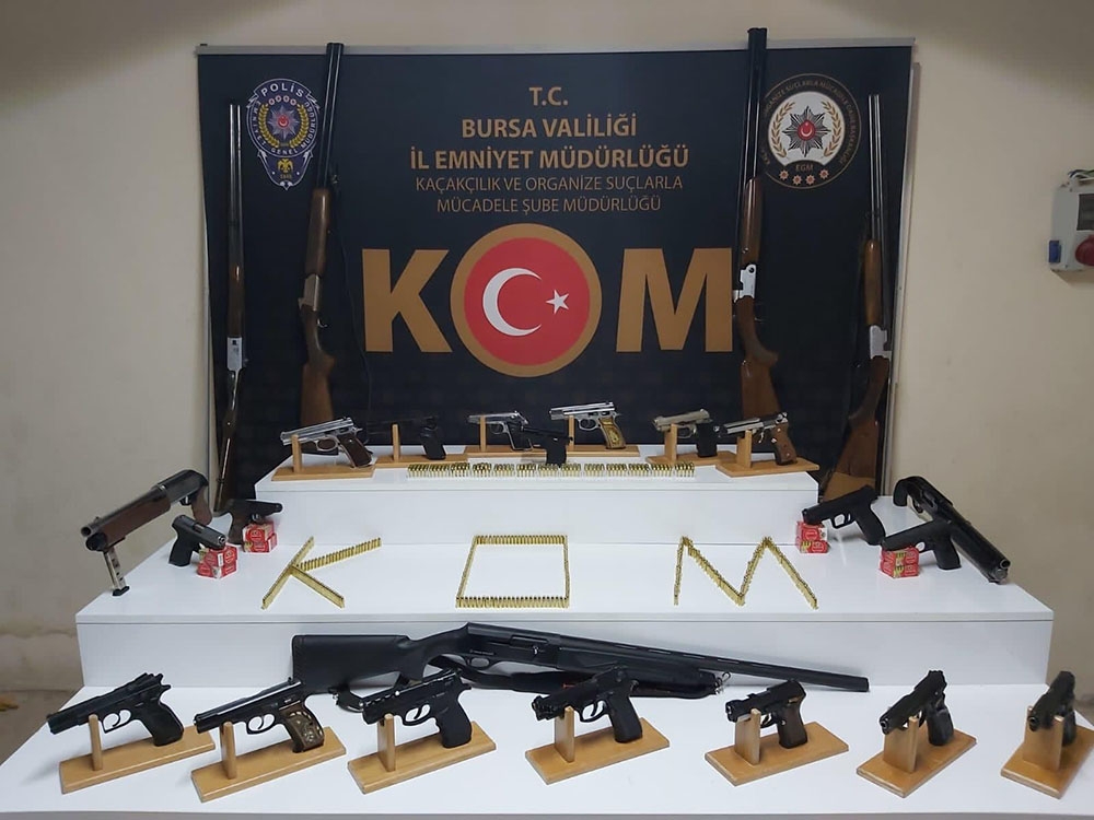 Bursa’da silah kaçakçılarına şafak baskını; 11 kişi gözaltında