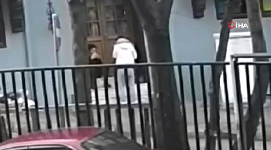 Bursa’da tanımadığı 3 kişiyi bıçaklayan gencin öncesinde de 3 kişiyi darp ettiği ortaya çıktı