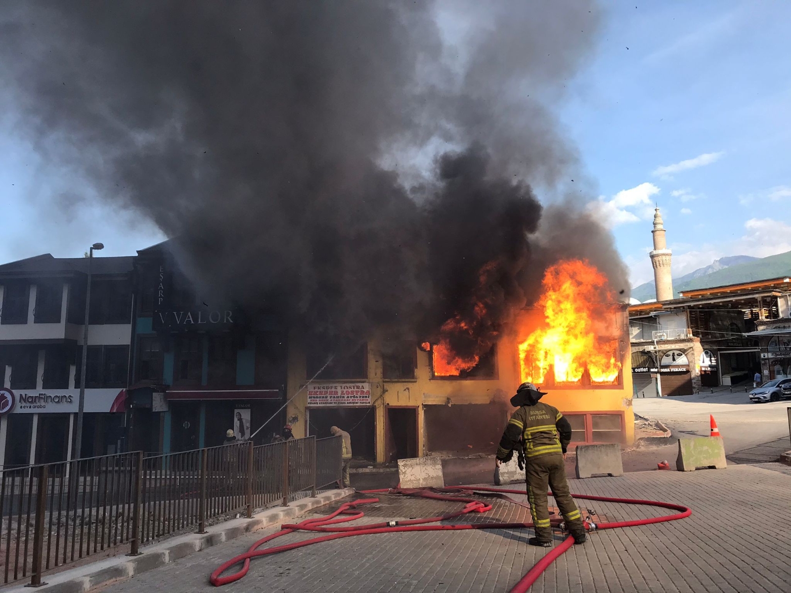 Bursa’da tarihi çarşıda korkutan yangın