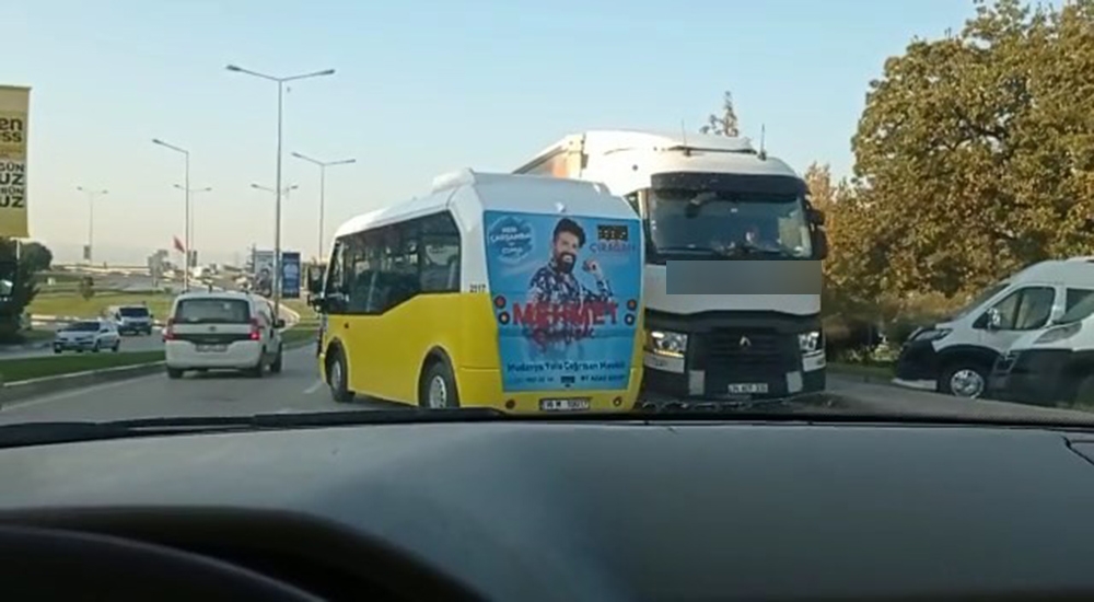 Bursa’da tersten giren tır trafiği birbirine kattı