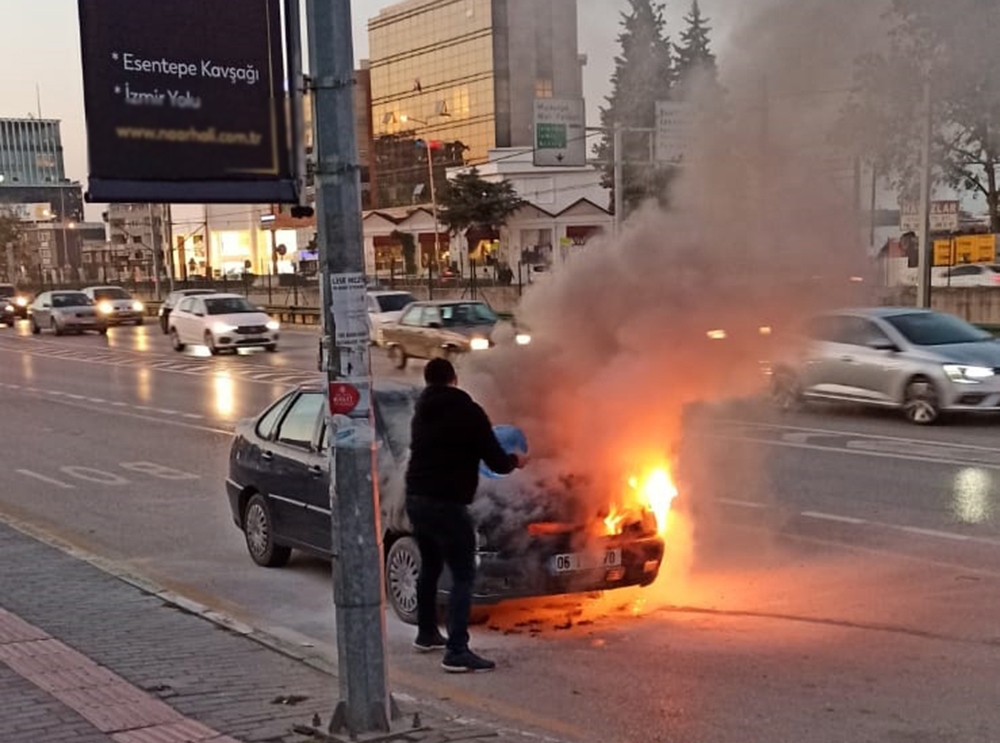 Bursa’da trafikte bir araç alev alev yandı