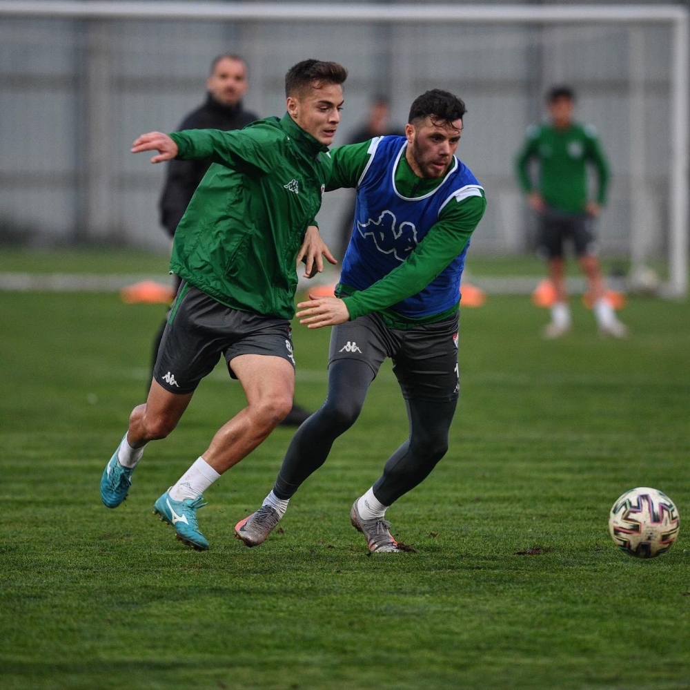Bursaspor, Adanaspor maçı hazırlıklarını taktik antrenmanla sürdürdü