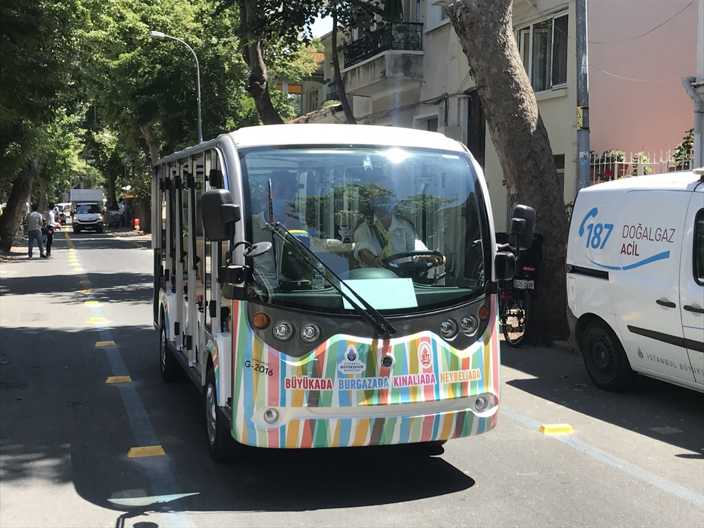Büyükada’da elektrikli araçların seferleri başladı