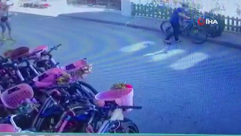 Büyükada’da lüks bisiklet hırsızlığı kamerada
