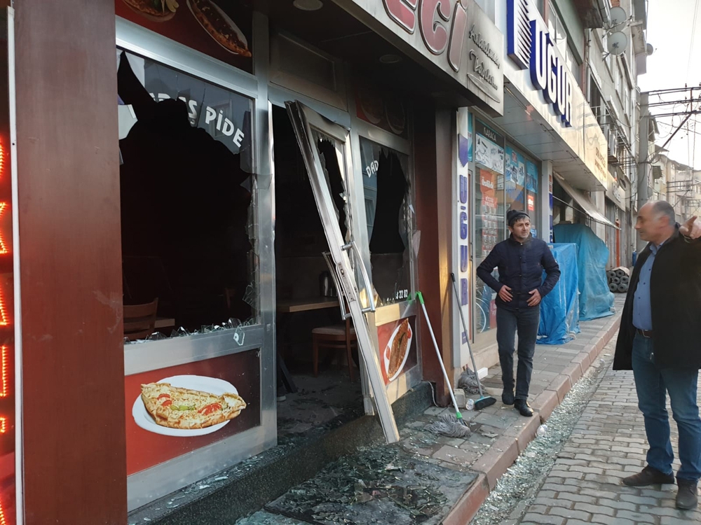 Buzdolabı bomba gibi patladı