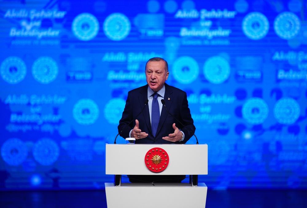 “Çağın ötesine geçemeyen toplumlar cazibelerini yitirmeye mahkumdur”