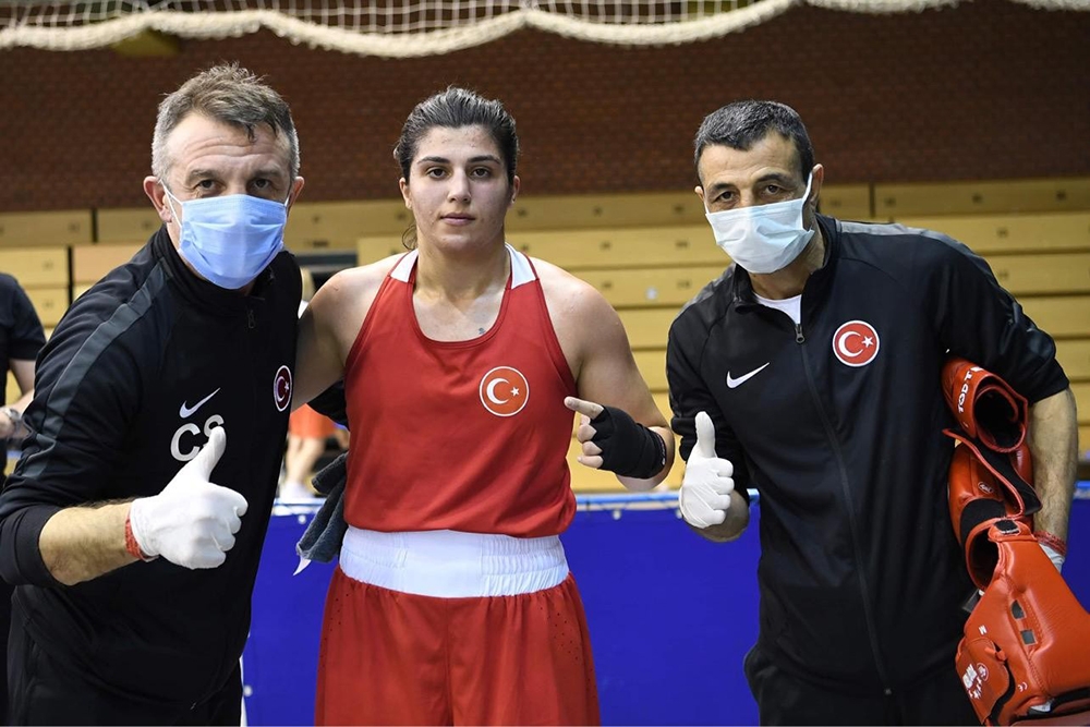 Çakıroğlu ve Sürmeneli finalde