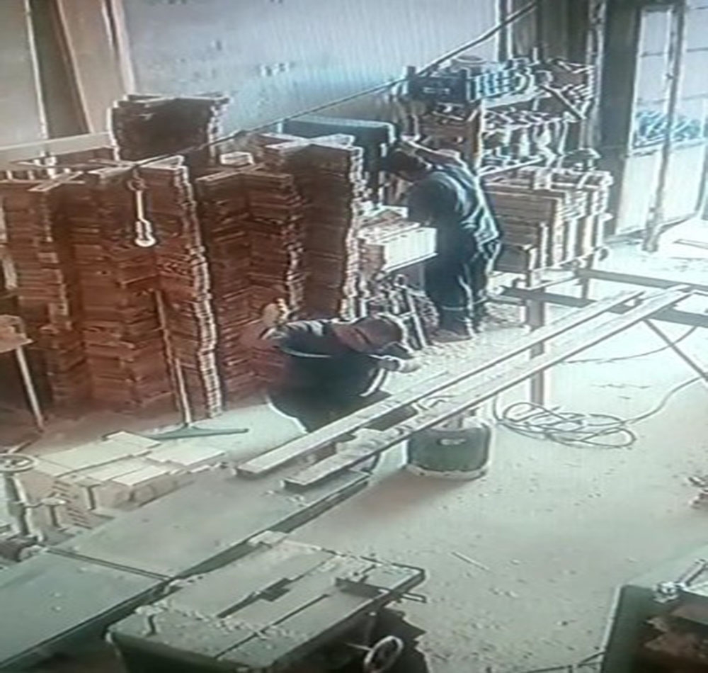 Çakmakla gaz kaçağını kontrol ederken yanıyordu