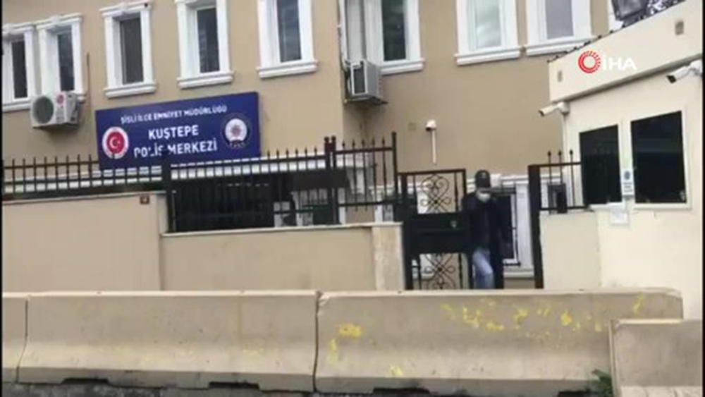 Çaldıkları motosikleti sahibine satmaya kalkışan şüpheliler polise yakalandı