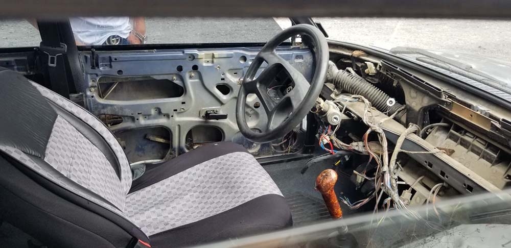 Çaldıkları otomobili söküp bıraktılar