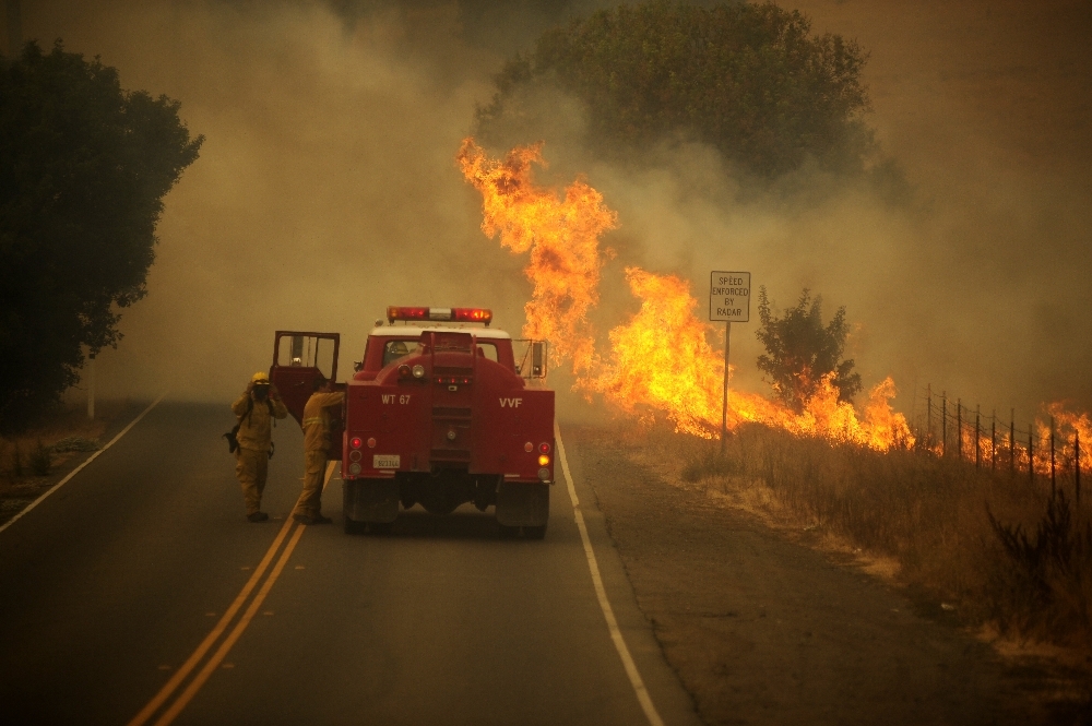 California’daki yangınlar nedeniyle 5 bölgede acil durum ilanı
