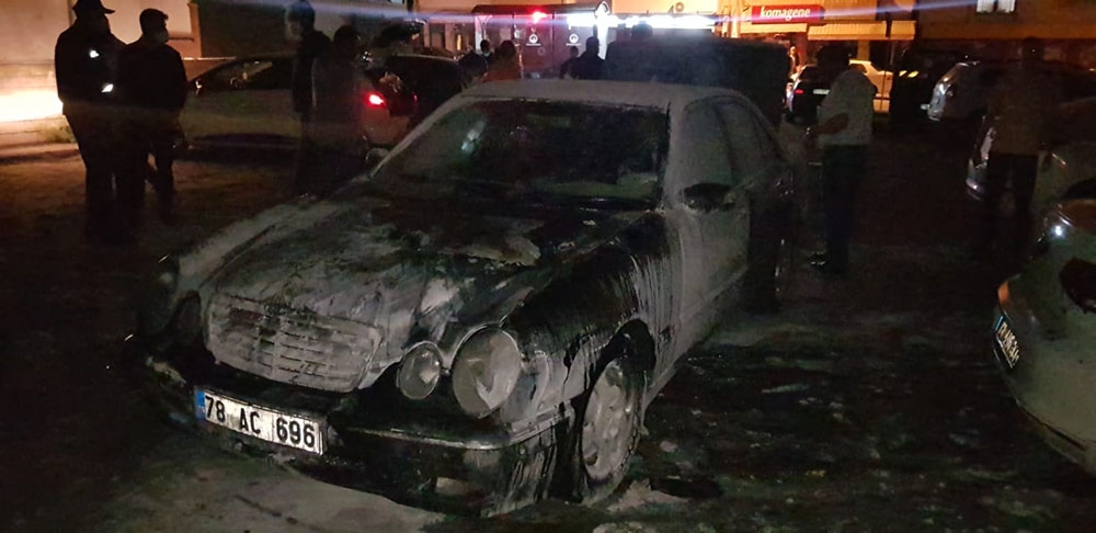 Çalıştırdığı otomobil bir anda alev aldı