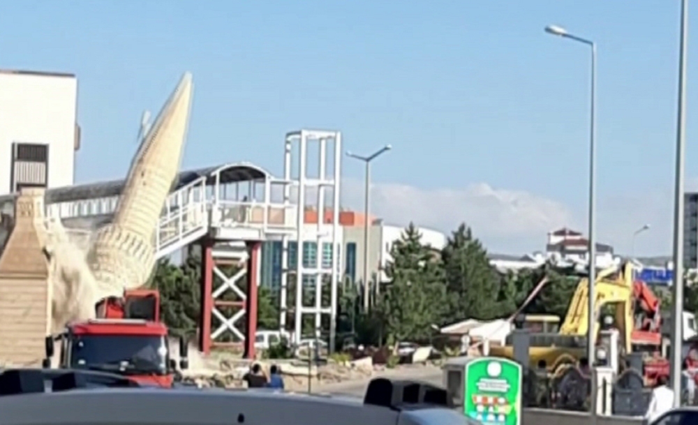 Caminin minaresi böyle yıkıldı