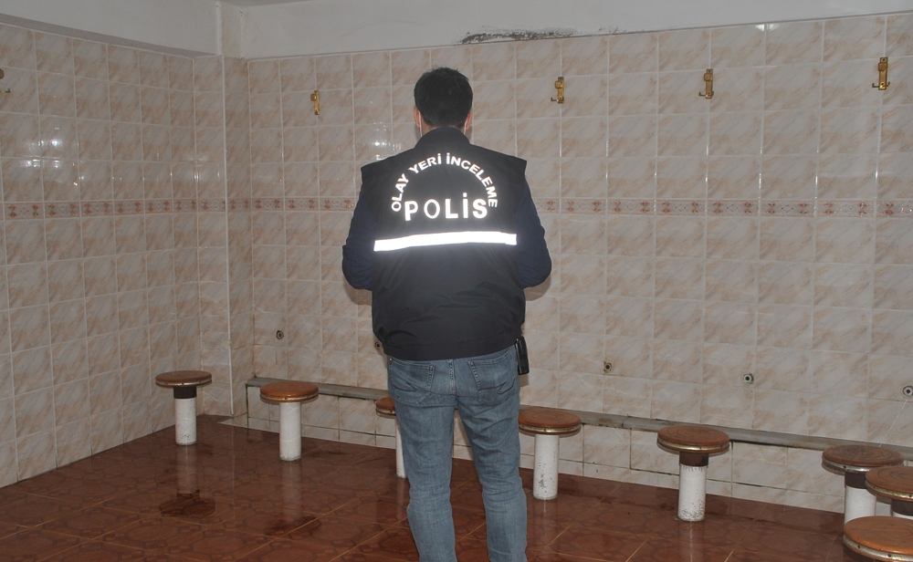 Caminin musluklarını çaldılar