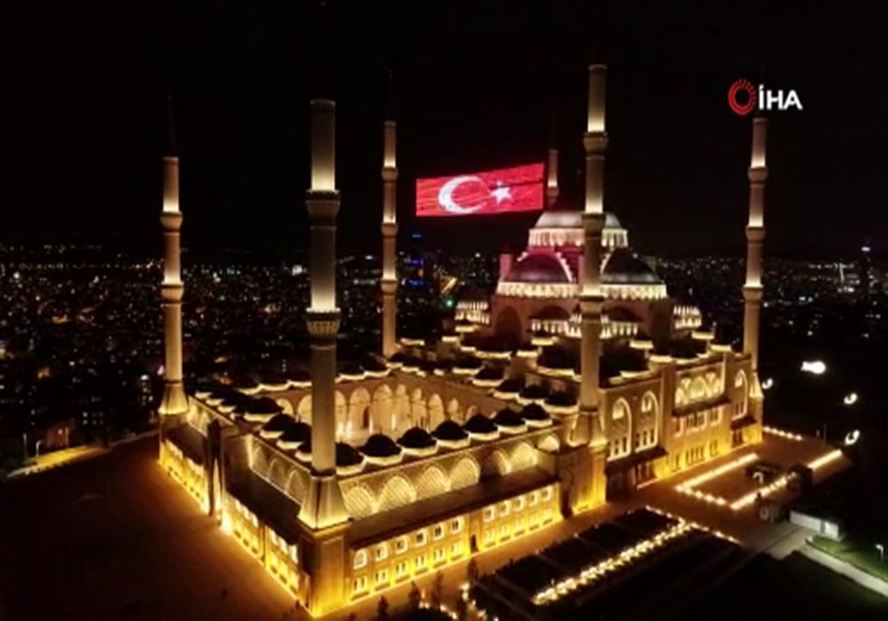 Çamlıca Camii Kadir Gecesi’nde havadan görüntülendi