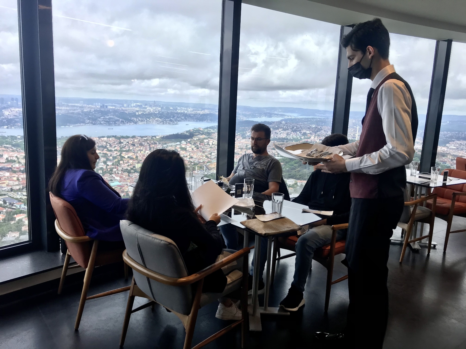 Çamlıca Kulesi restoranı ilk müşterilerini ağırladı