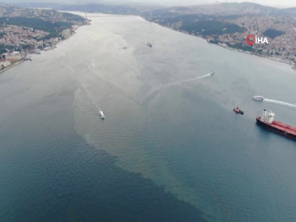 Çamura bulanan İstanbul Boğazı havadan görüntülendi