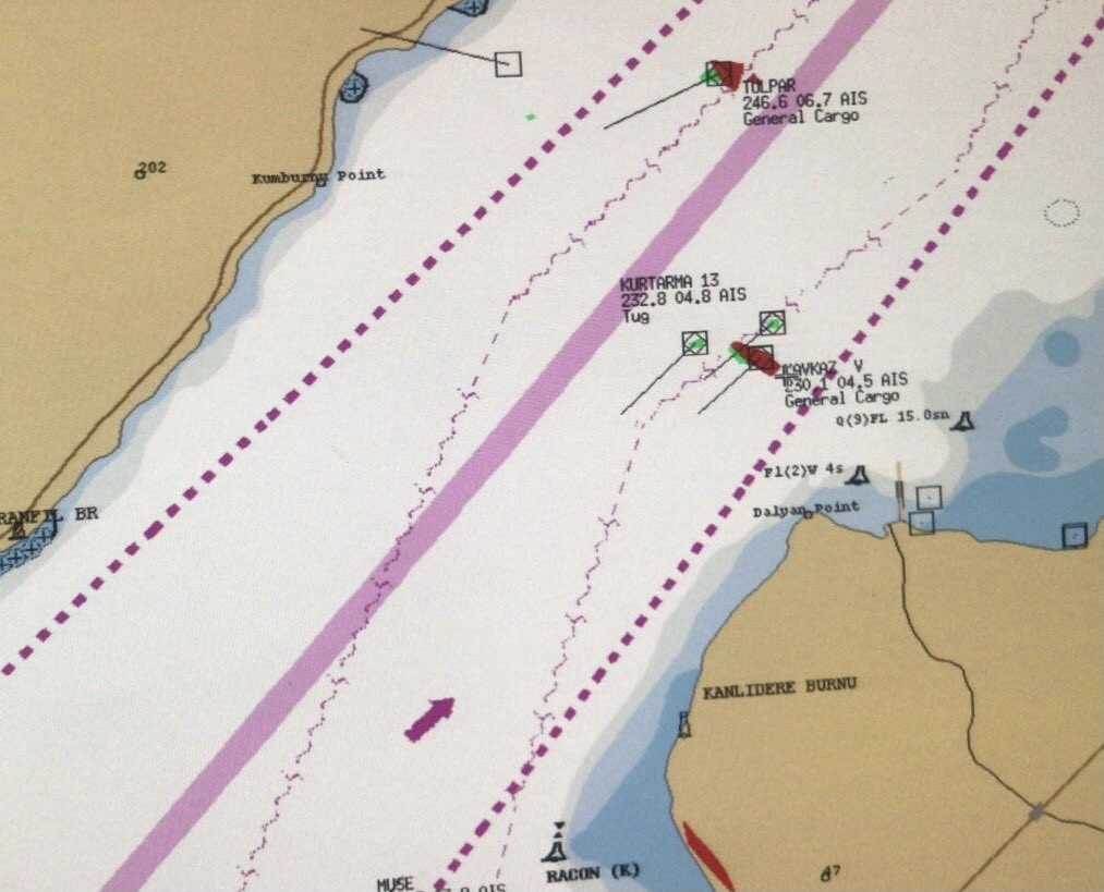 Çanakkale Boğazı’nda arızalanan gemi, Karanlık Liman bölgesine demirletildi