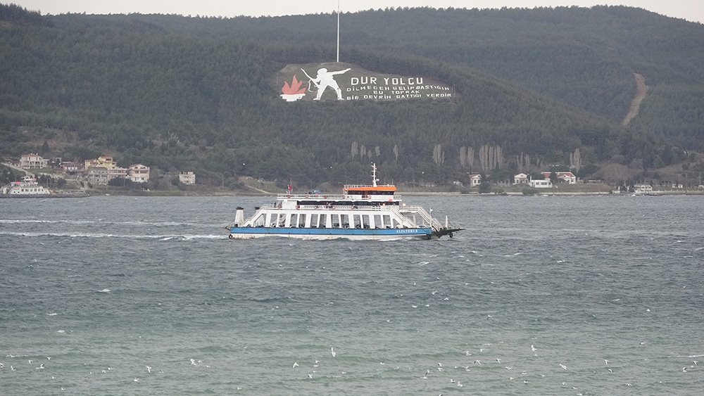 Çanakkale Boğazı’nda feribot seferleri yeniden başladı