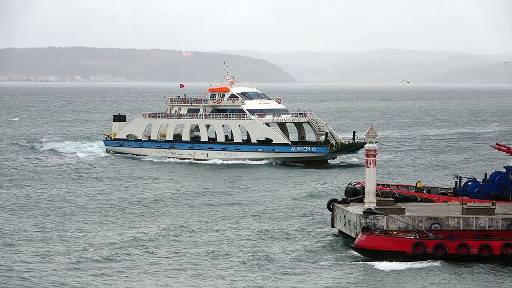 Çanakkale’de, Gelibolu-Lapseki feribot seferlerine fırtına engeli